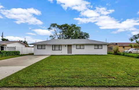 2016 Avenue S Riviera Beach FL 33404