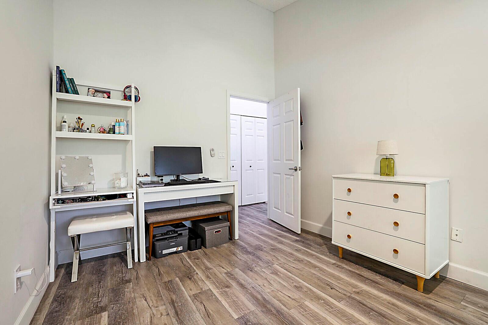 PLEASANT LAKES - Residential