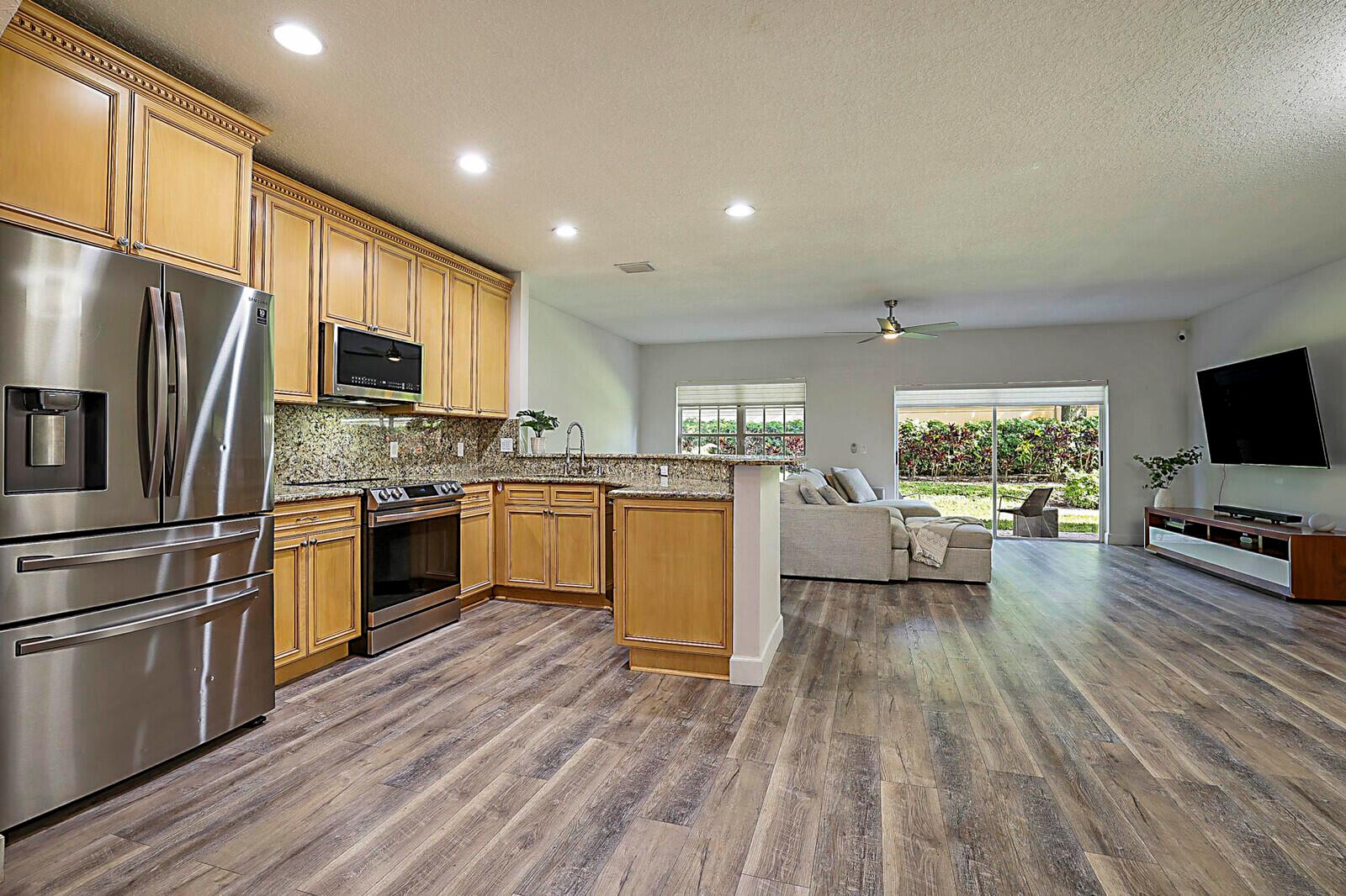 PLEASANT LAKES - Residential