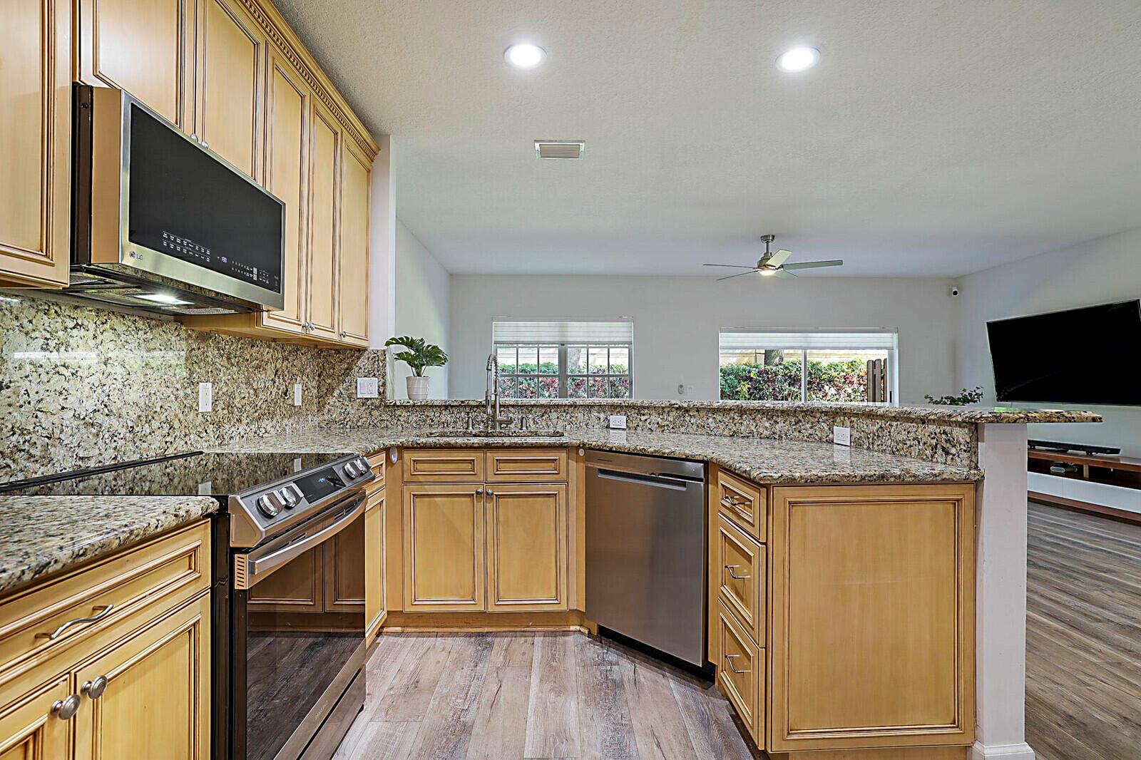 PLEASANT LAKES - Residential