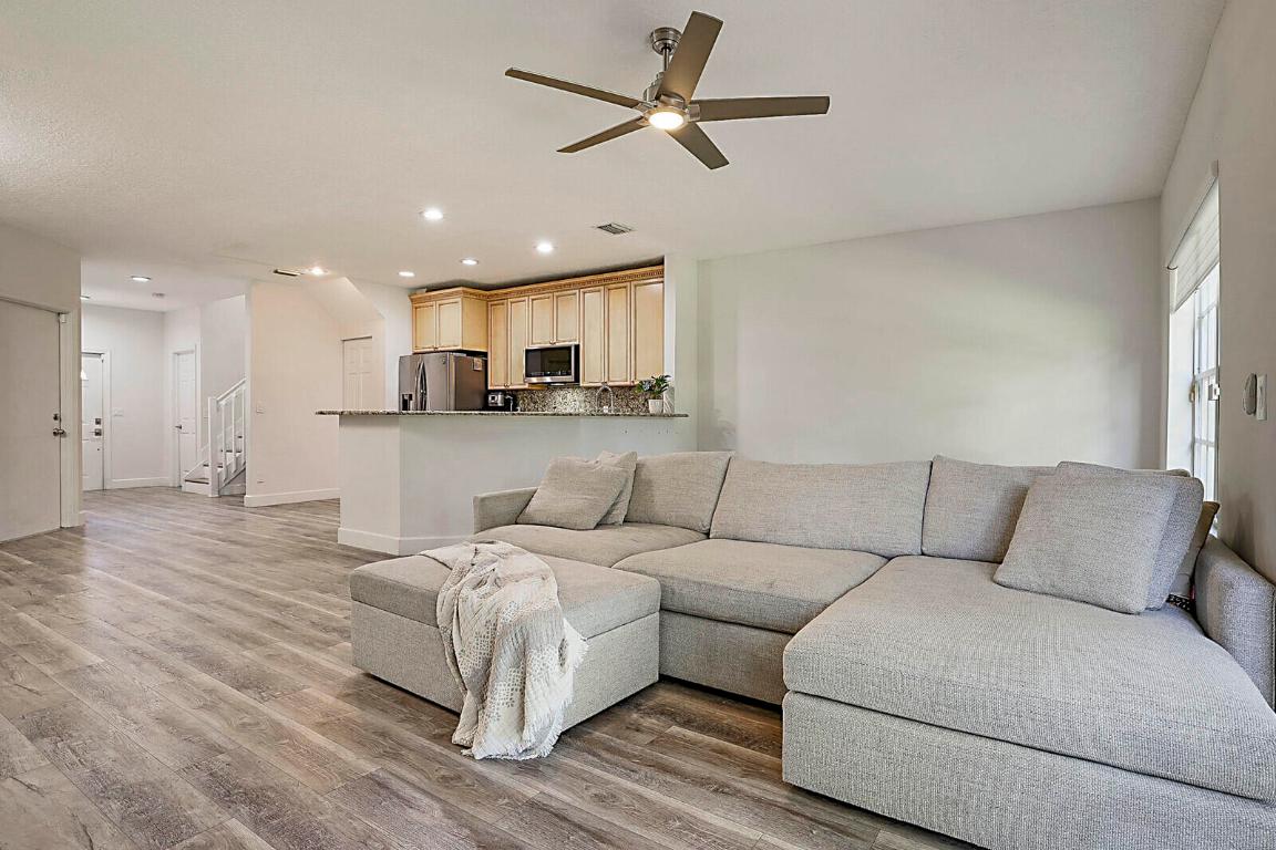 PLEASANT LAKES - Residential