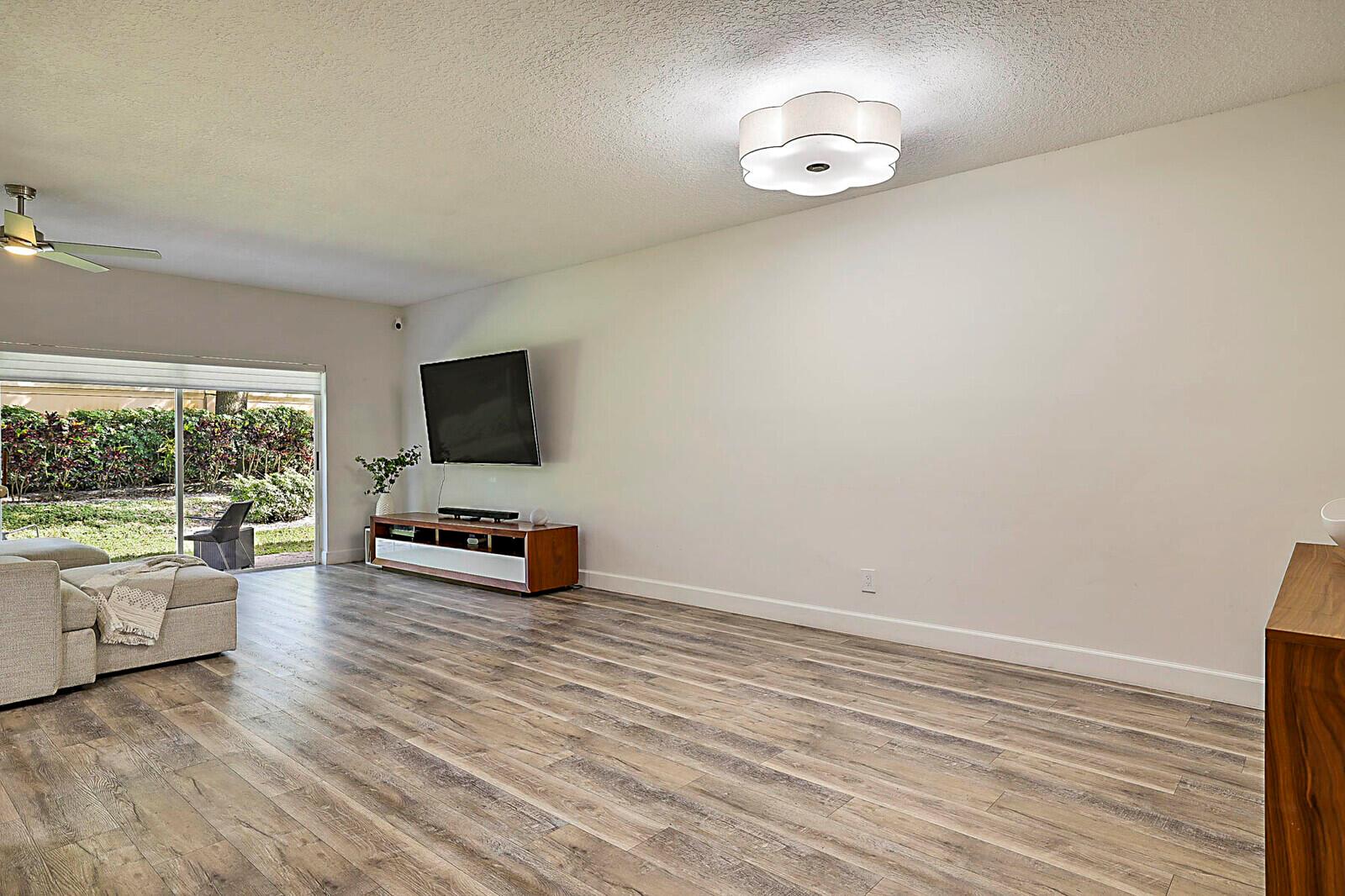 PLEASANT LAKES - Residential