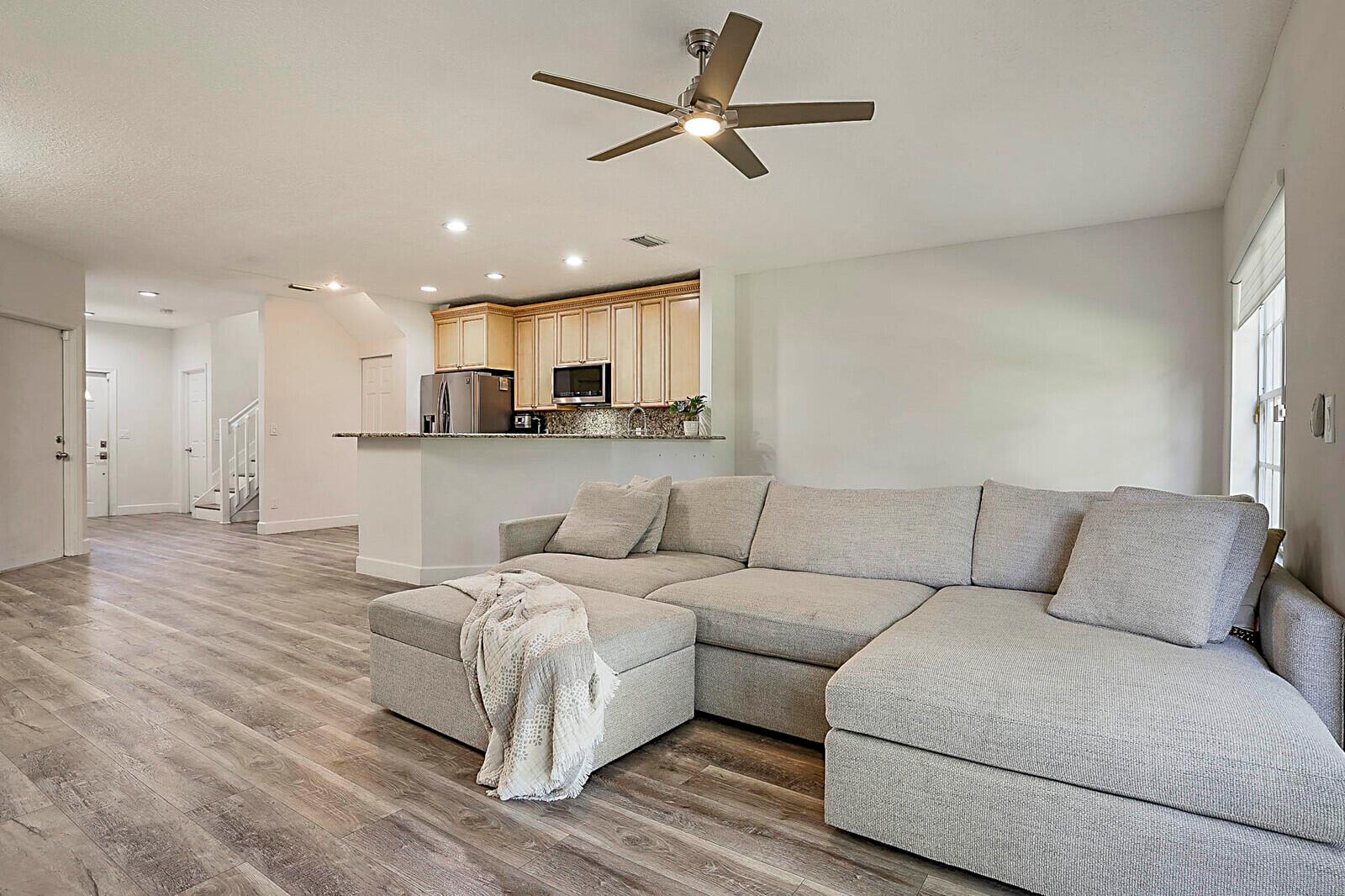 PLEASANT LAKES - Residential