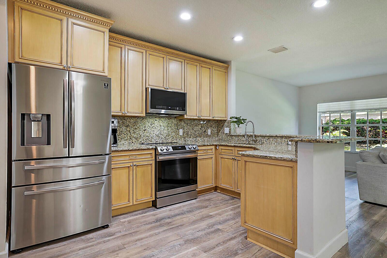 PLEASANT LAKES - Residential