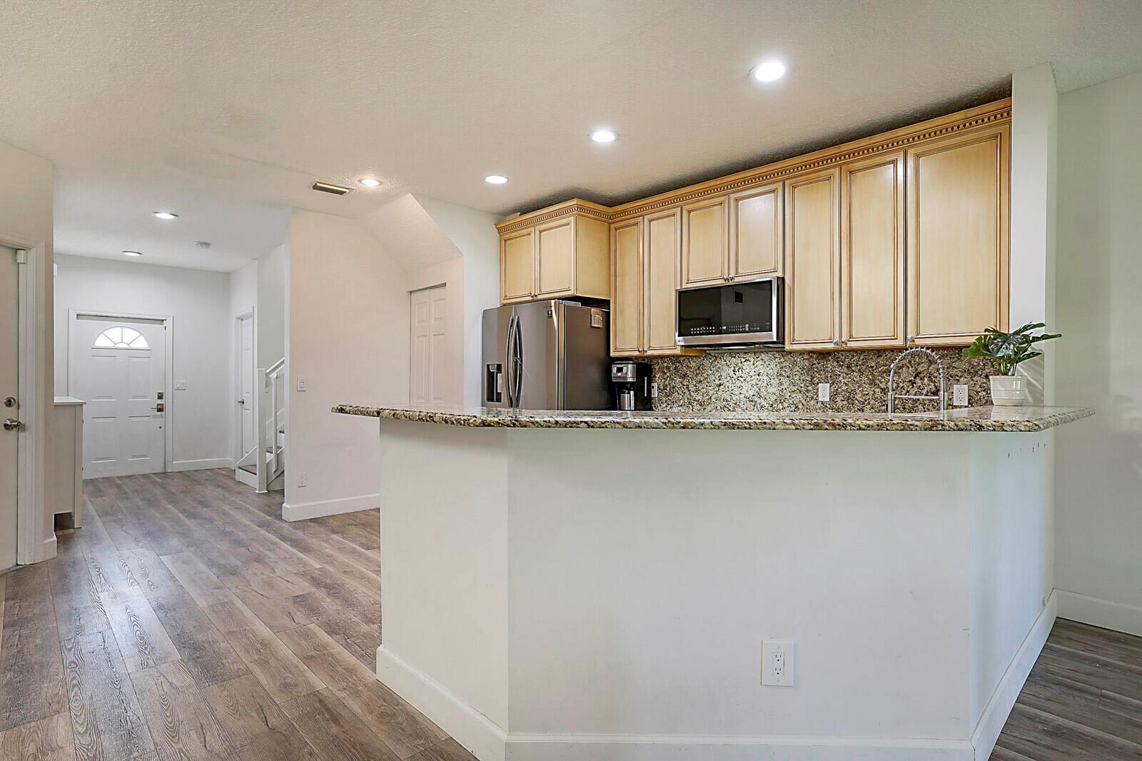 PLEASANT LAKES - Residential