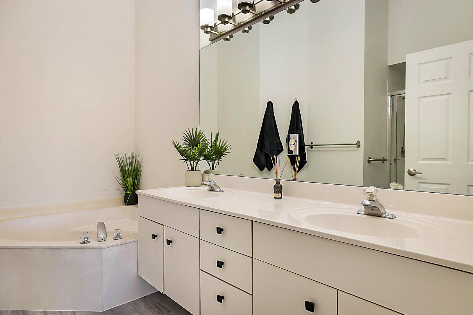 PLEASANT LAKES - Residential