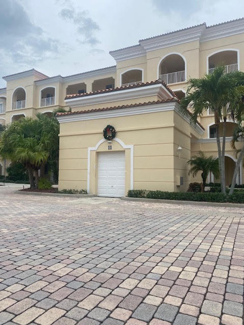 Photo of 11 Harbour Isle Drive W #201, Fort Pierce, FL 34949 (MLS # R10949681)