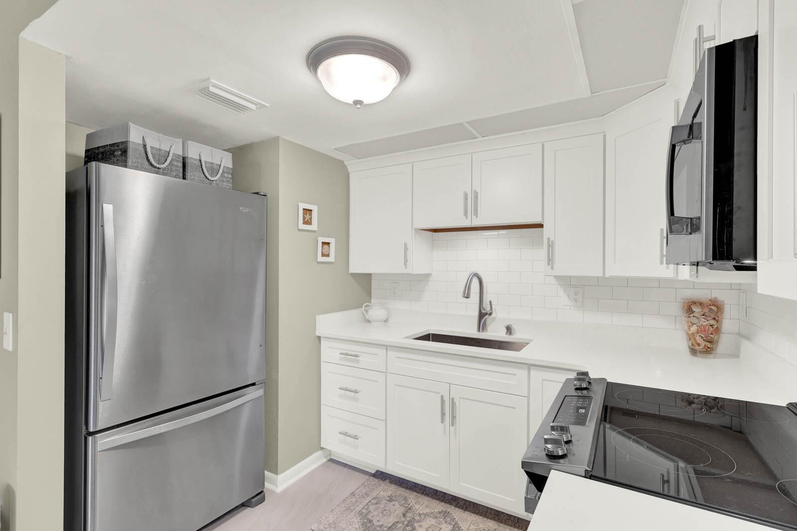 SAVANNAS CLUB CONDO - Residential