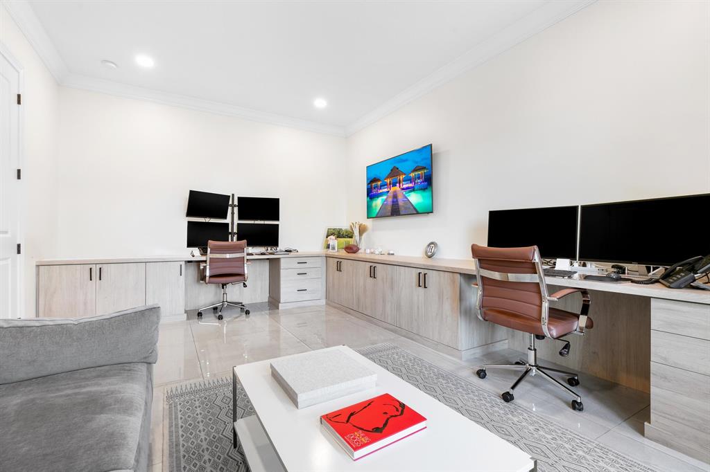 ROYAL PALM POLO - Residential