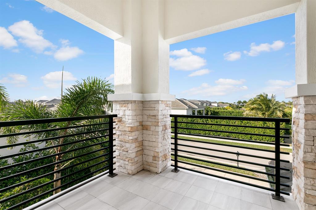 ROYAL PALM POLO - Residential