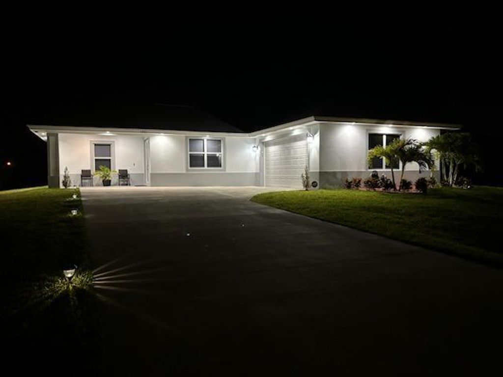 Photo of 1801 SW Davis Street, Port Saint Lucie, FL 34953 (MLS # R11006238)