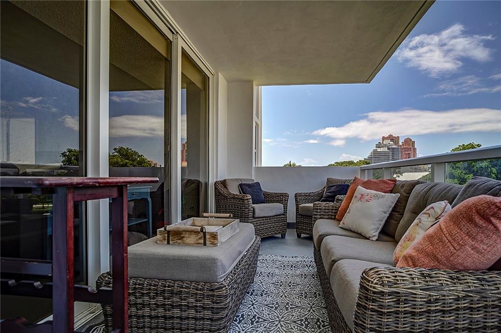 EMBASSY TOWER - Residential