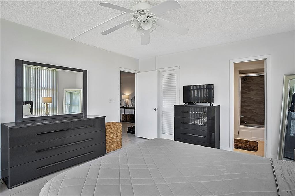 EMBASSY TOWER - Residential