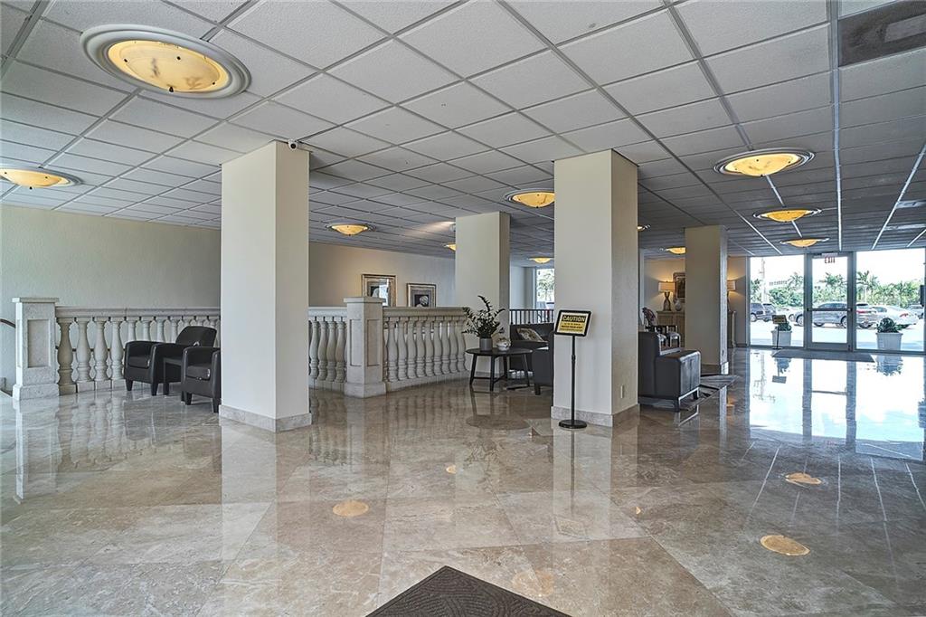 EMBASSY TOWER - Residential