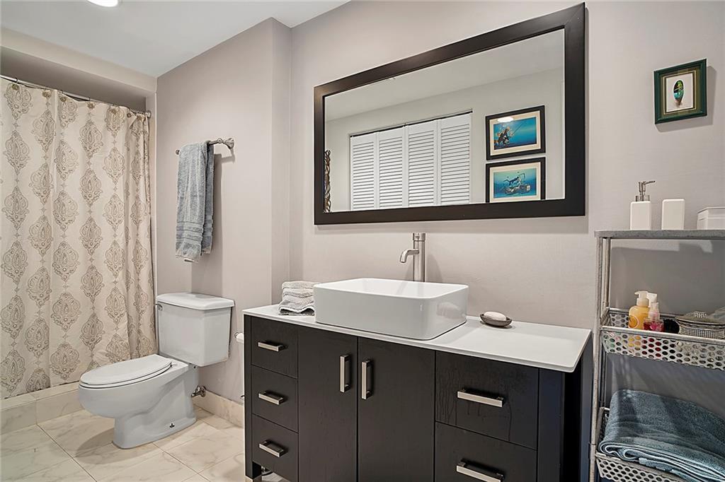 EMBASSY TOWER - Residential