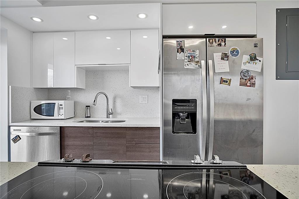 EMBASSY TOWER - Residential