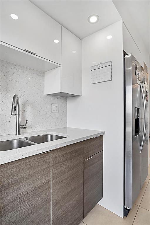 EMBASSY TOWER - Residential