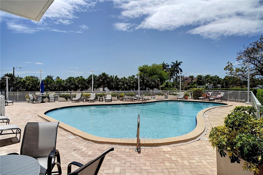 EMBASSY TOWER - Residential