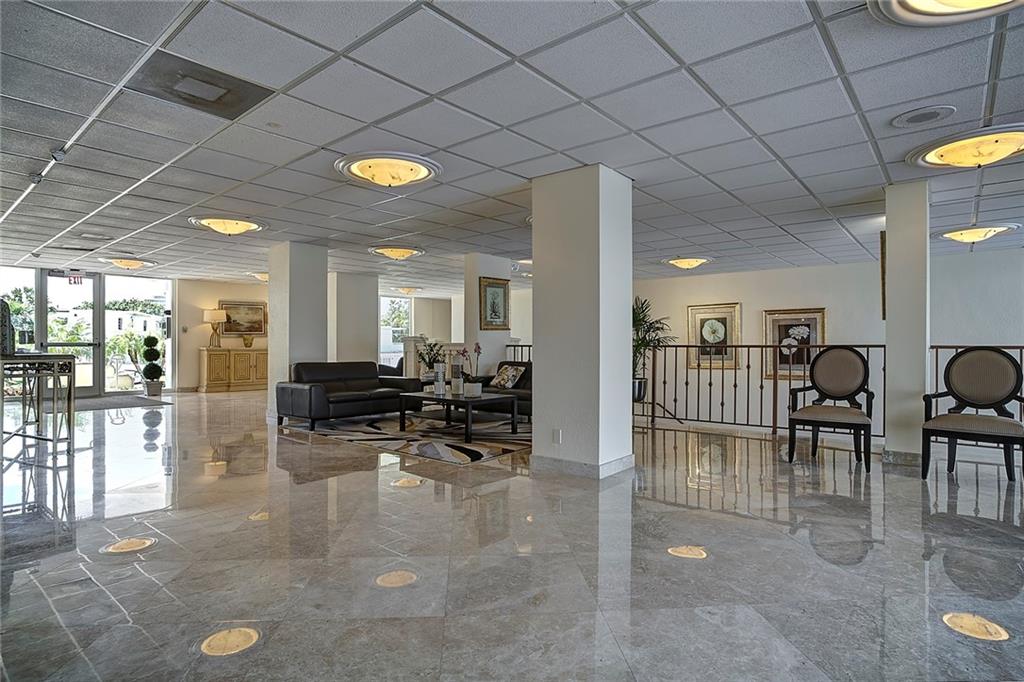 EMBASSY TOWER - Residential