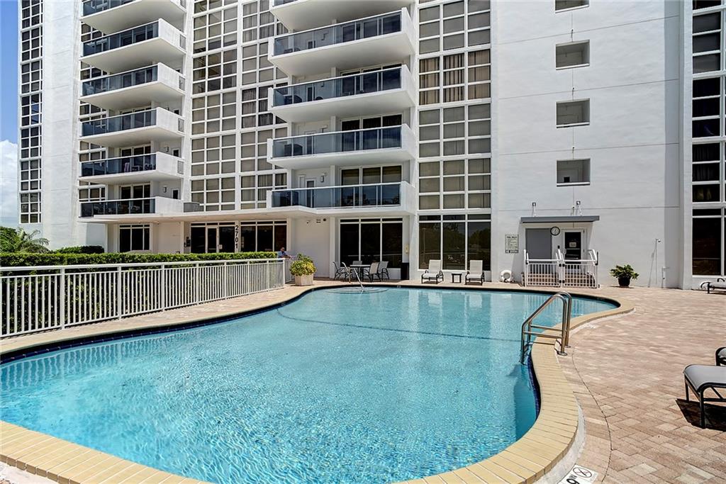 EMBASSY TOWER - Residential