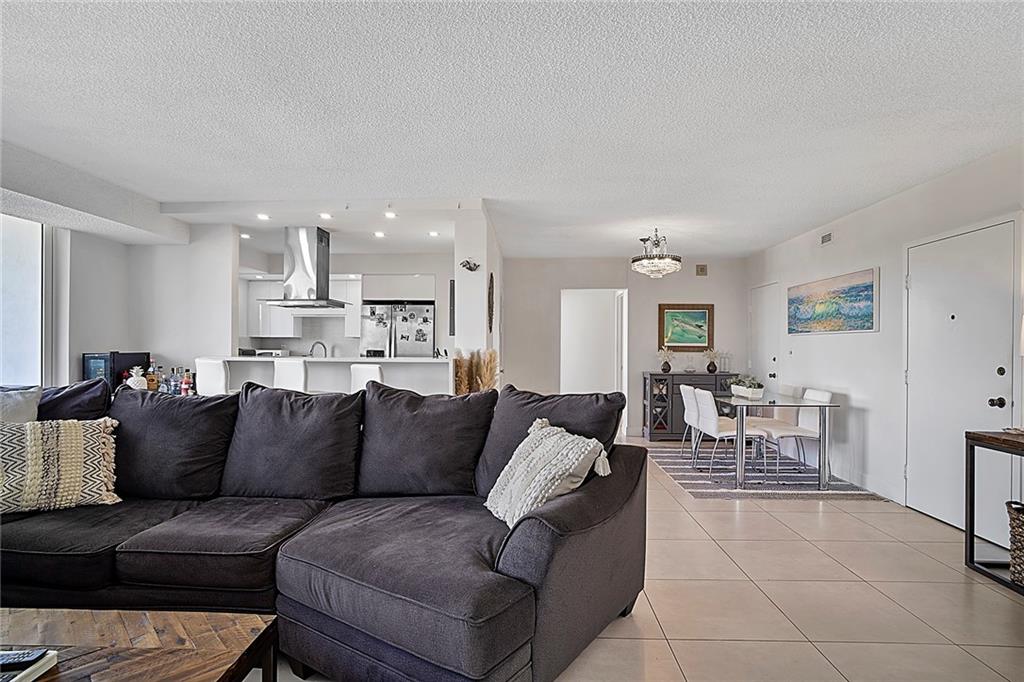 EMBASSY TOWER - Residential