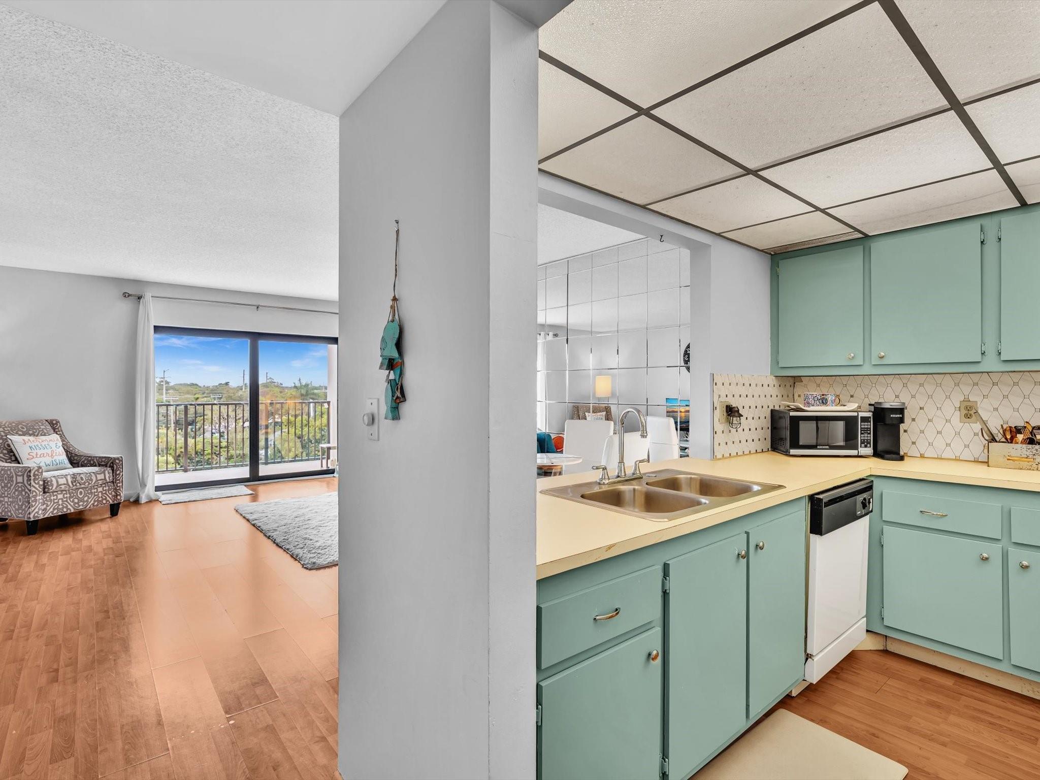 900 River Reach Dr 525