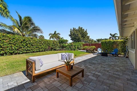 Tiny photo for 1401 N Lake Court, Lake Clarke Shores, FL 33406 (MLS # R11160933)