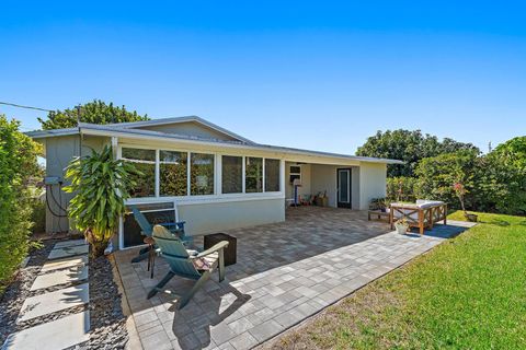 Tiny photo for 1401 N Lake Court, Lake Clarke Shores, FL 33406 (MLS # R11160933)