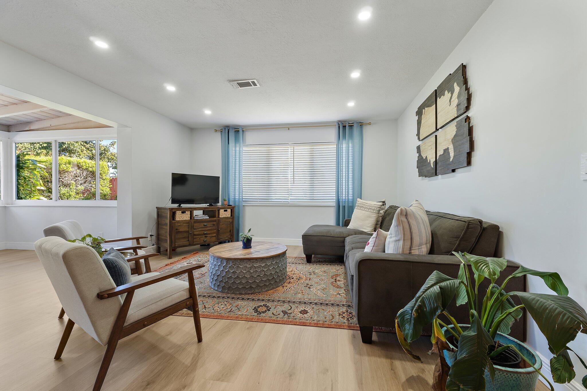 SOUTH LAKE CLARKE - Residential