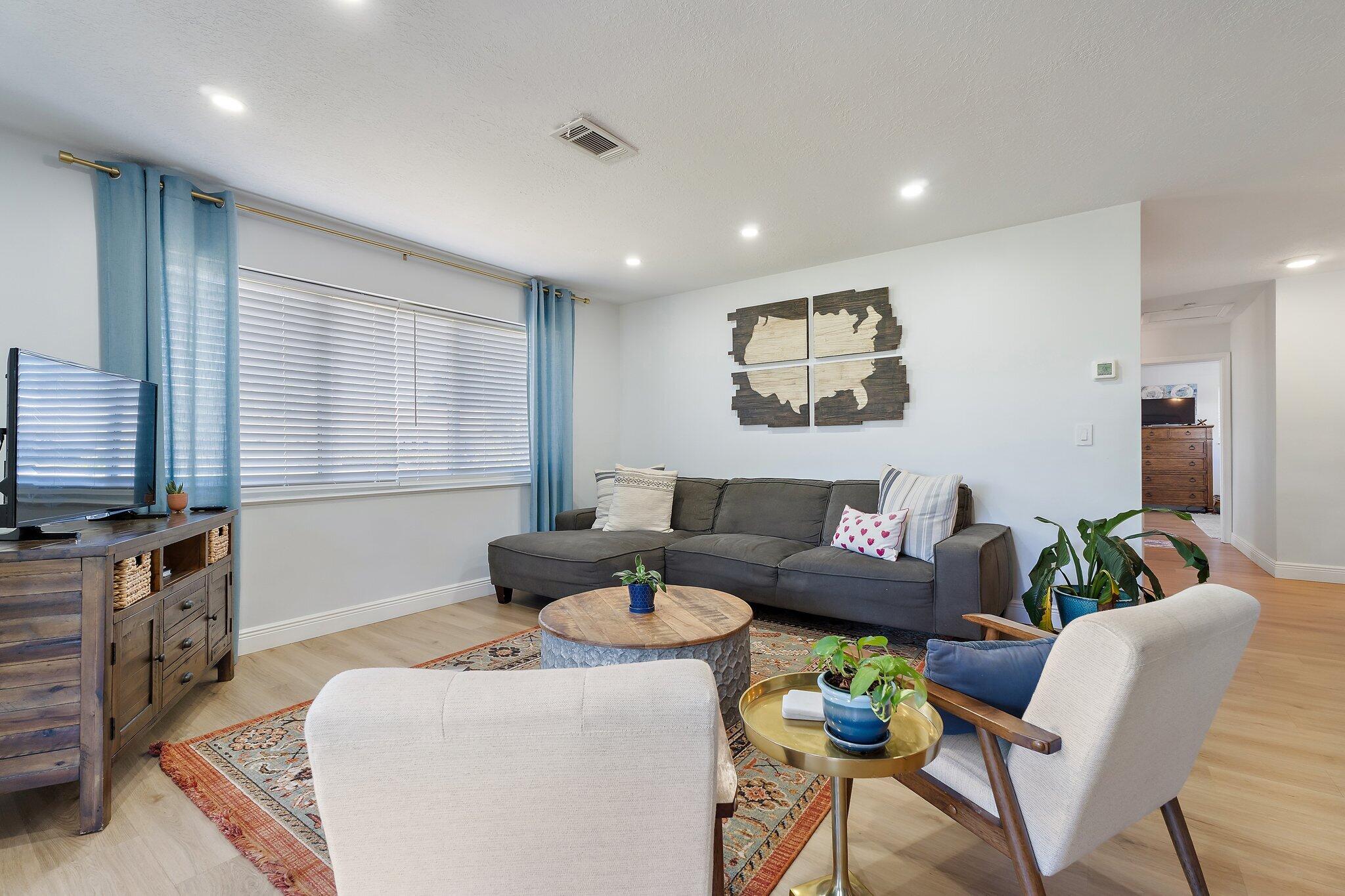 SOUTH LAKE CLARKE - Residential