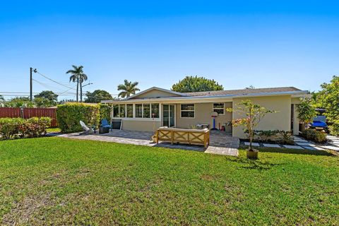 Tiny photo for 1401 N Lake Court, Lake Clarke Shores, FL 33406 (MLS # R11160933)