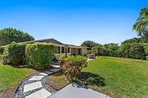 Tiny photo for 1401 N Lake Court, Lake Clarke Shores, FL 33406 (MLS # R11160933)