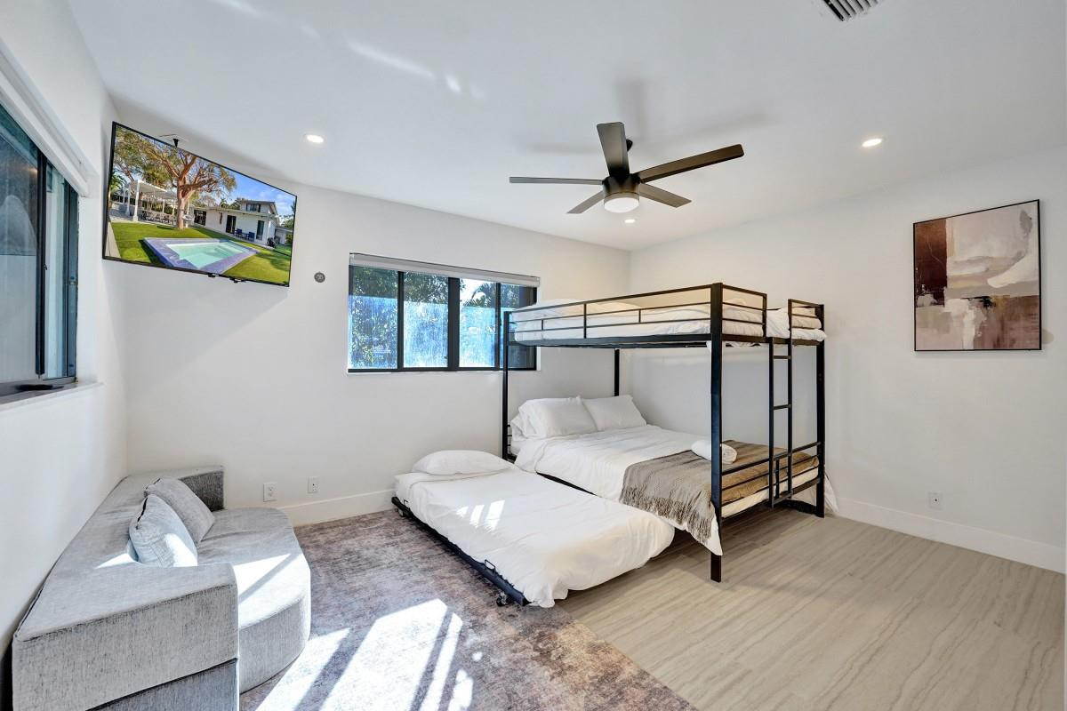 DAVIS ISLES SEC 4 - Residential