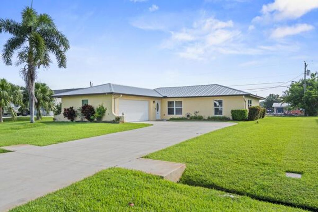 Photo of 453 SE Seabreeze Lane, Port Saint Lucie, FL 34983 (MLS # R11105555)