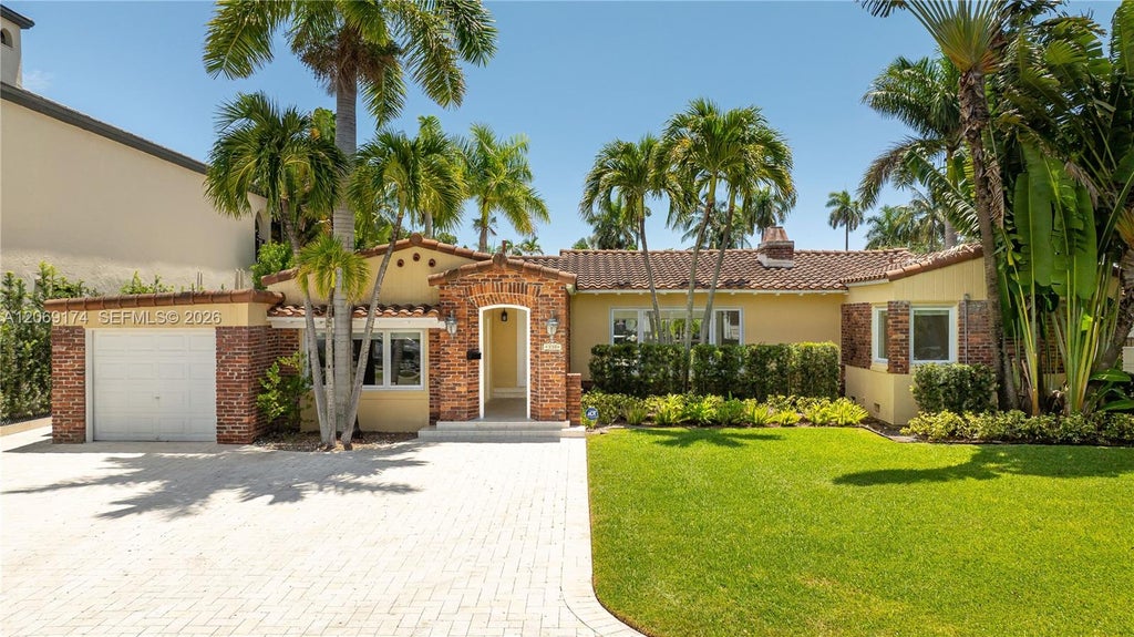 Photo of 330 Coconut Isle Drive, Fort Lauderdale, FL 33301 (MLS # A12069174)