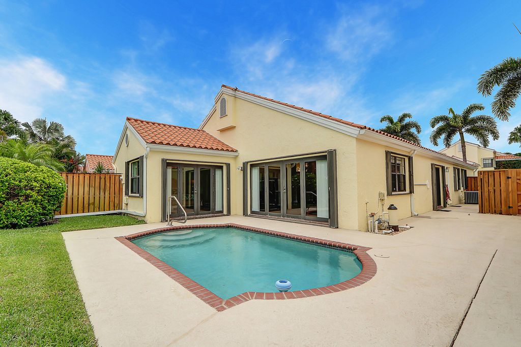 Photo of 2530 La Lique Circle, Palm Beach Gardens, FL 33410 (MLS # R10995942)