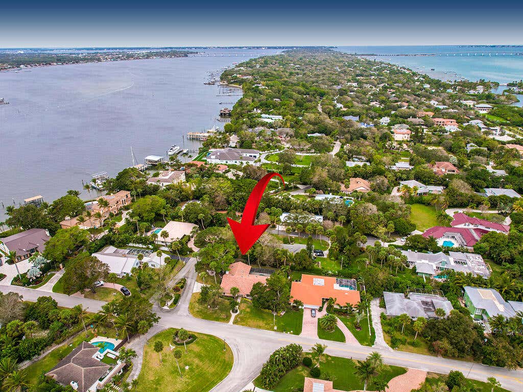 Photo of 9 W HIGH POINT Road, Sewalls Point, FL 34996 (MLS # B26067917)