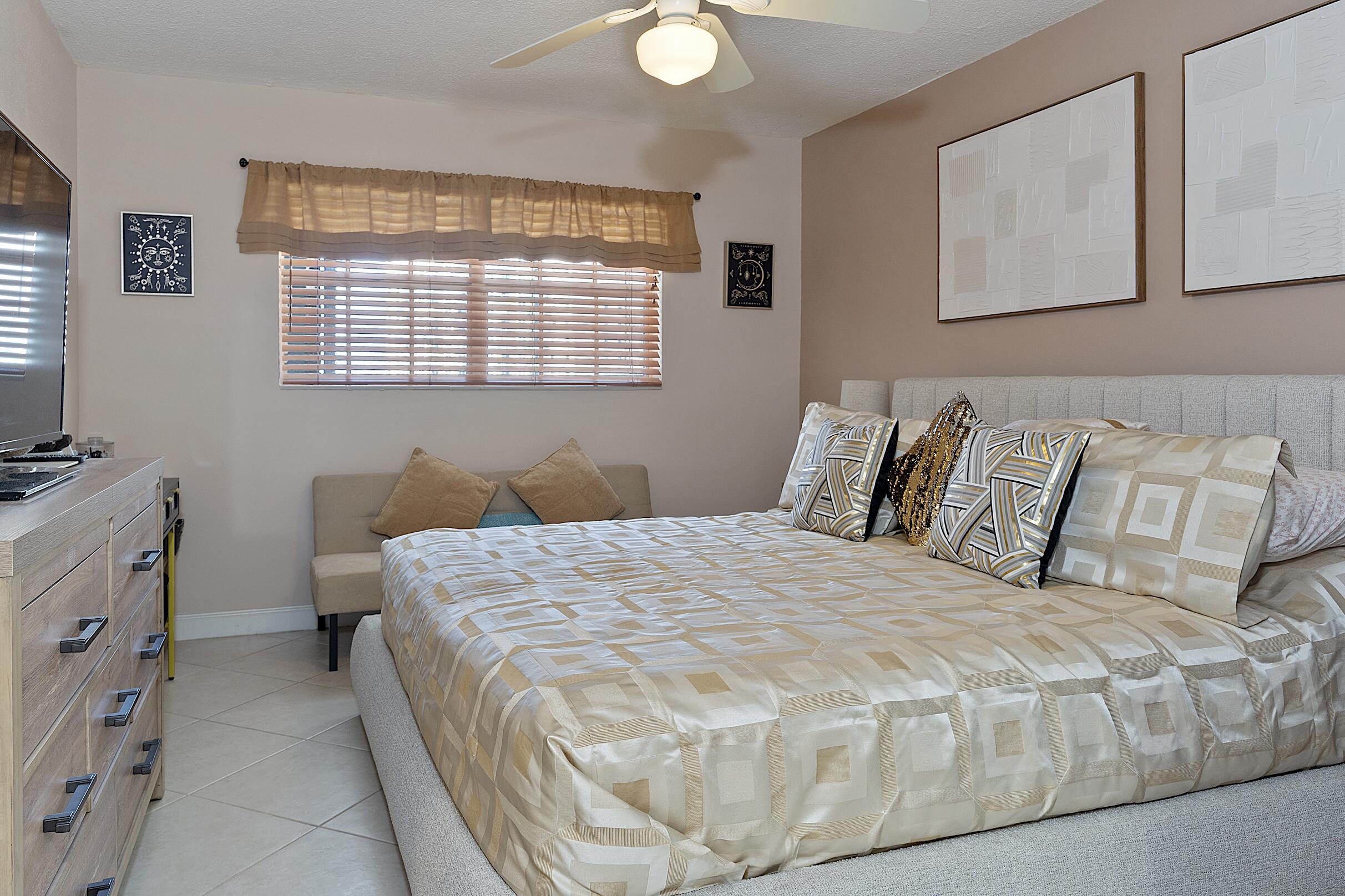 ISLE OF PARADISE CO-OP F - Residential