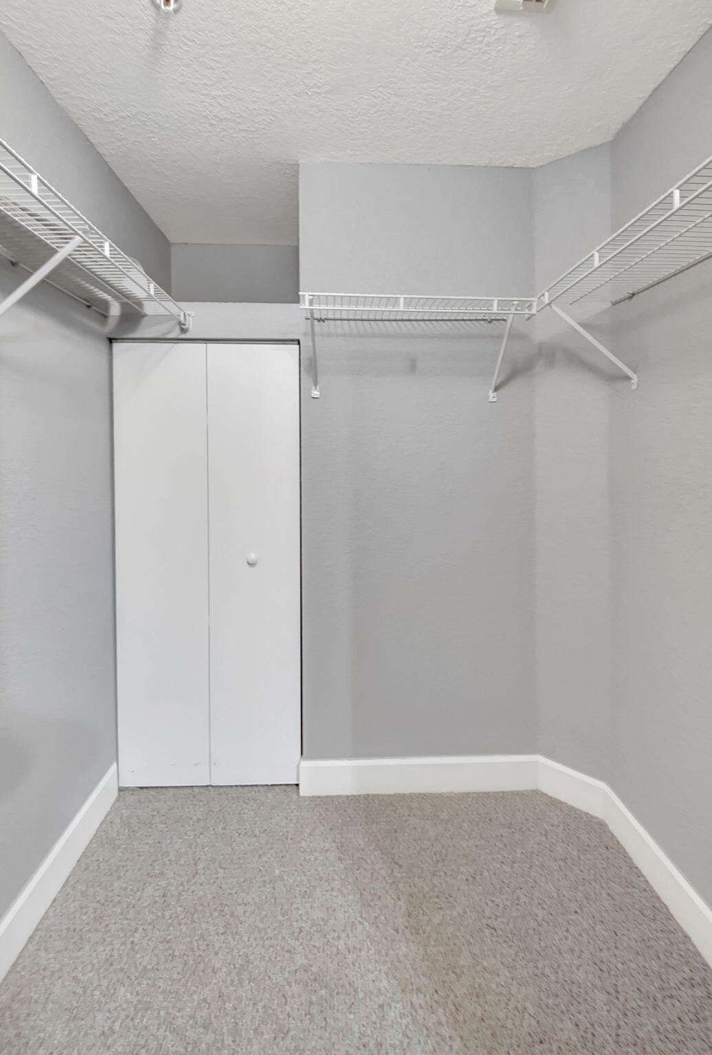 VIZCAYA LAKES CONDO - Residential Lease