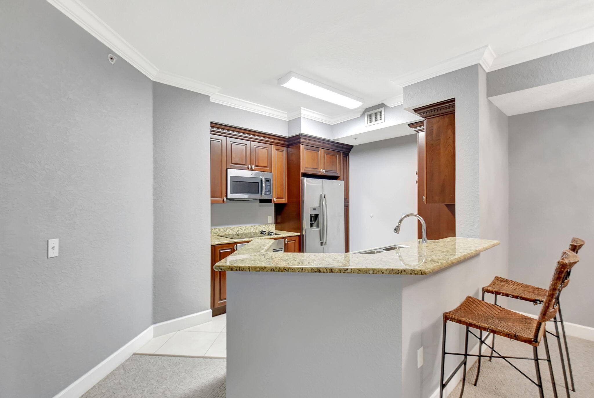 VIZCAYA LAKES CONDO - Residential Lease