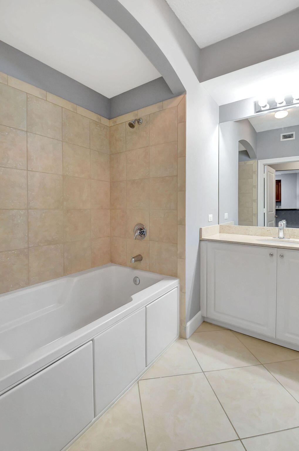 VIZCAYA LAKES CONDO - Residential Lease