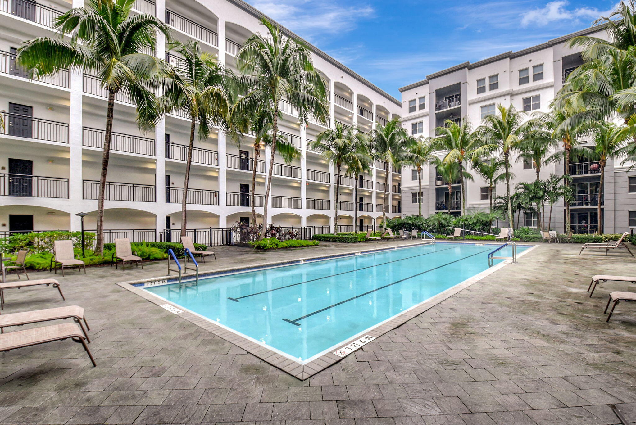 VIZCAYA LAKES CONDO - Residential Lease