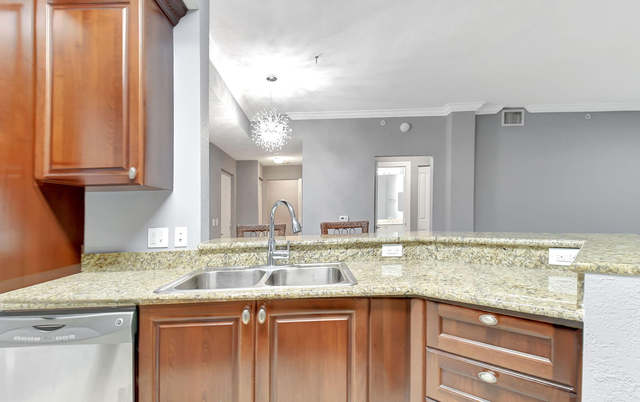 VIZCAYA LAKES CONDO - Residential Lease