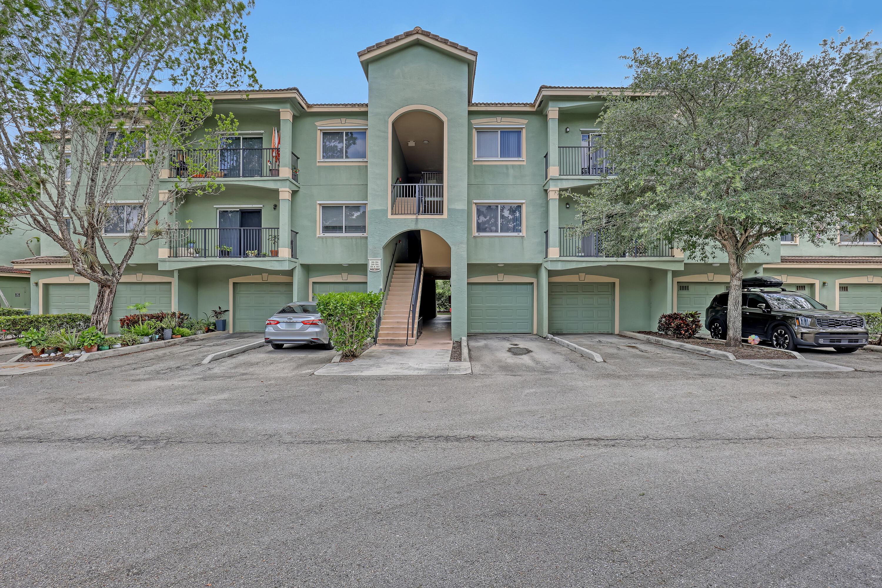 340 Crestwood Circle 302