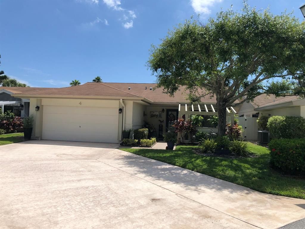Photo of 4 Boswell Place Pl, Boynton Beach, FL 33426 (MLS # R10825408)