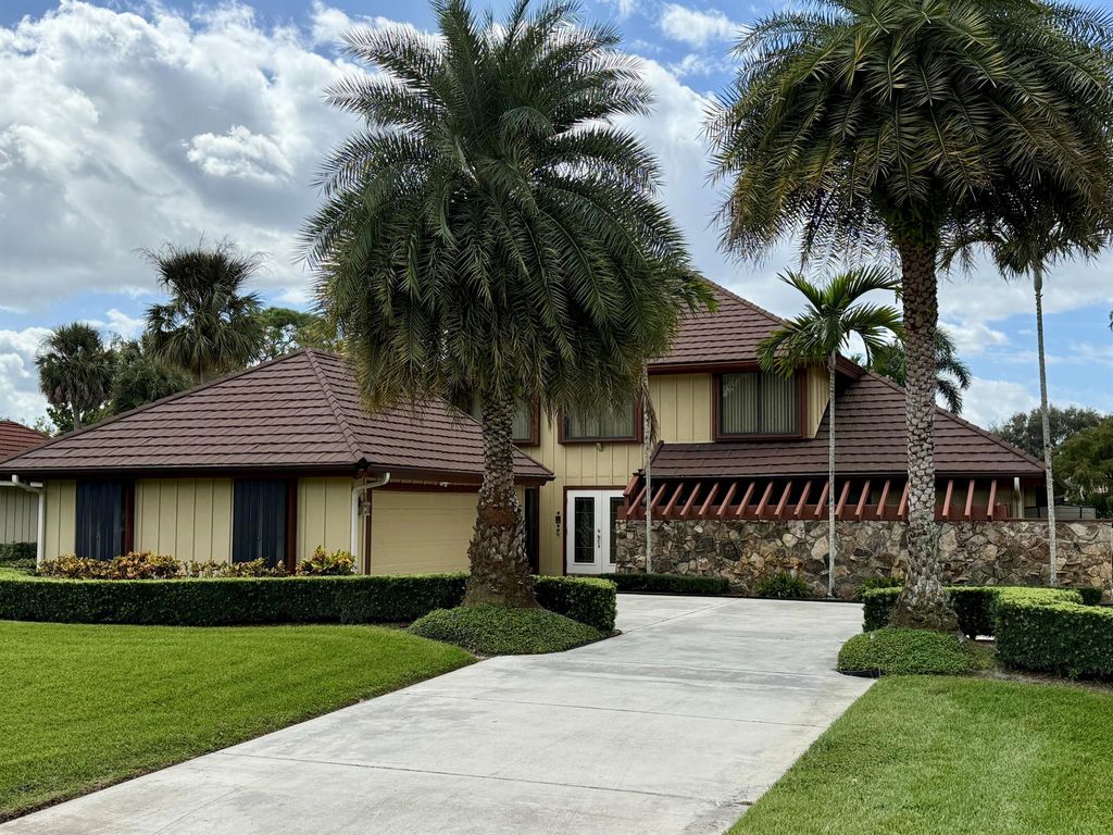 Photo of 29 Cambria Road W, Palm Beach Gardens, FL 33418 (MLS # R11133888)