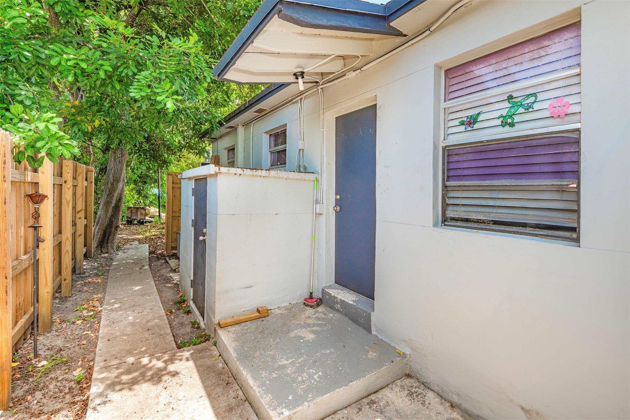 Hollywood Park 4-19 B - Residential Income