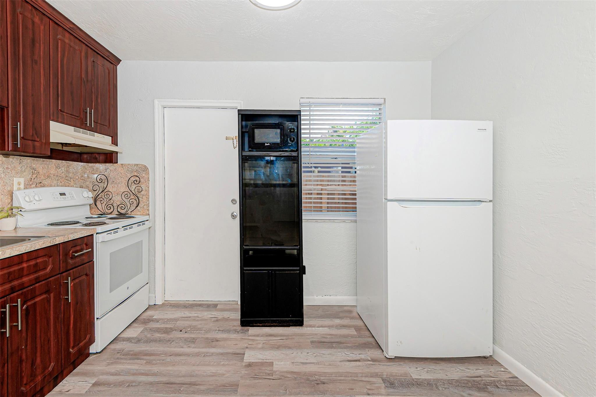 Hollywood Park 4-19 B - Residential Income