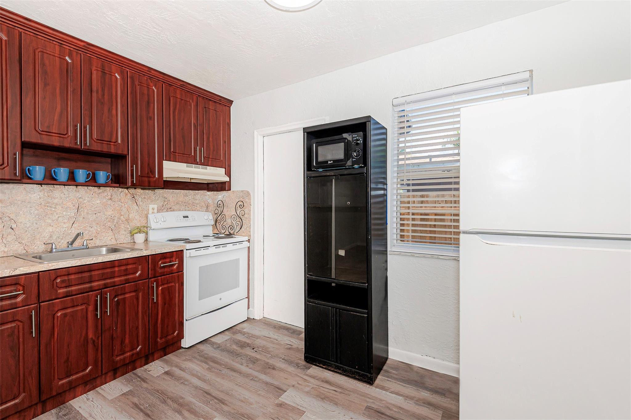 Hollywood Park 4-19 B - Residential Income