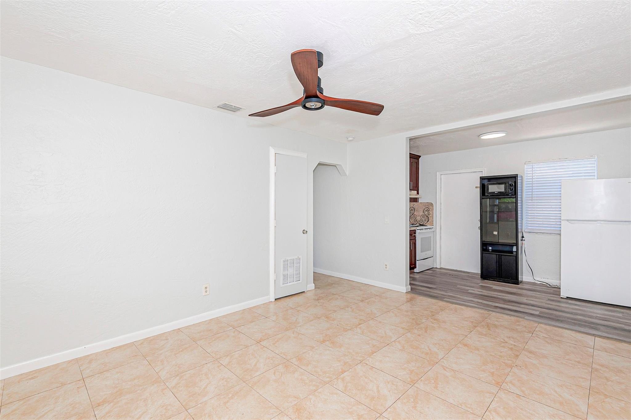 Hollywood Park 4-19 B - Residential Income